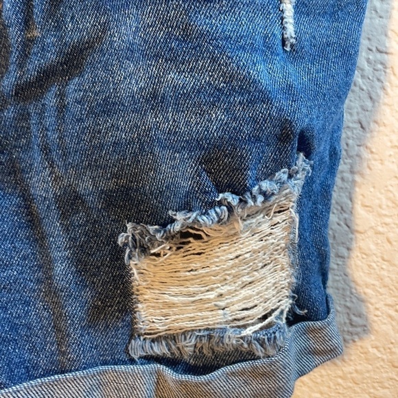 DISTRESSED TINSELTOWN RIPPED CUFFED DENIM SHORTALLS - SIZE MEDIUM - Picture 5 of 16